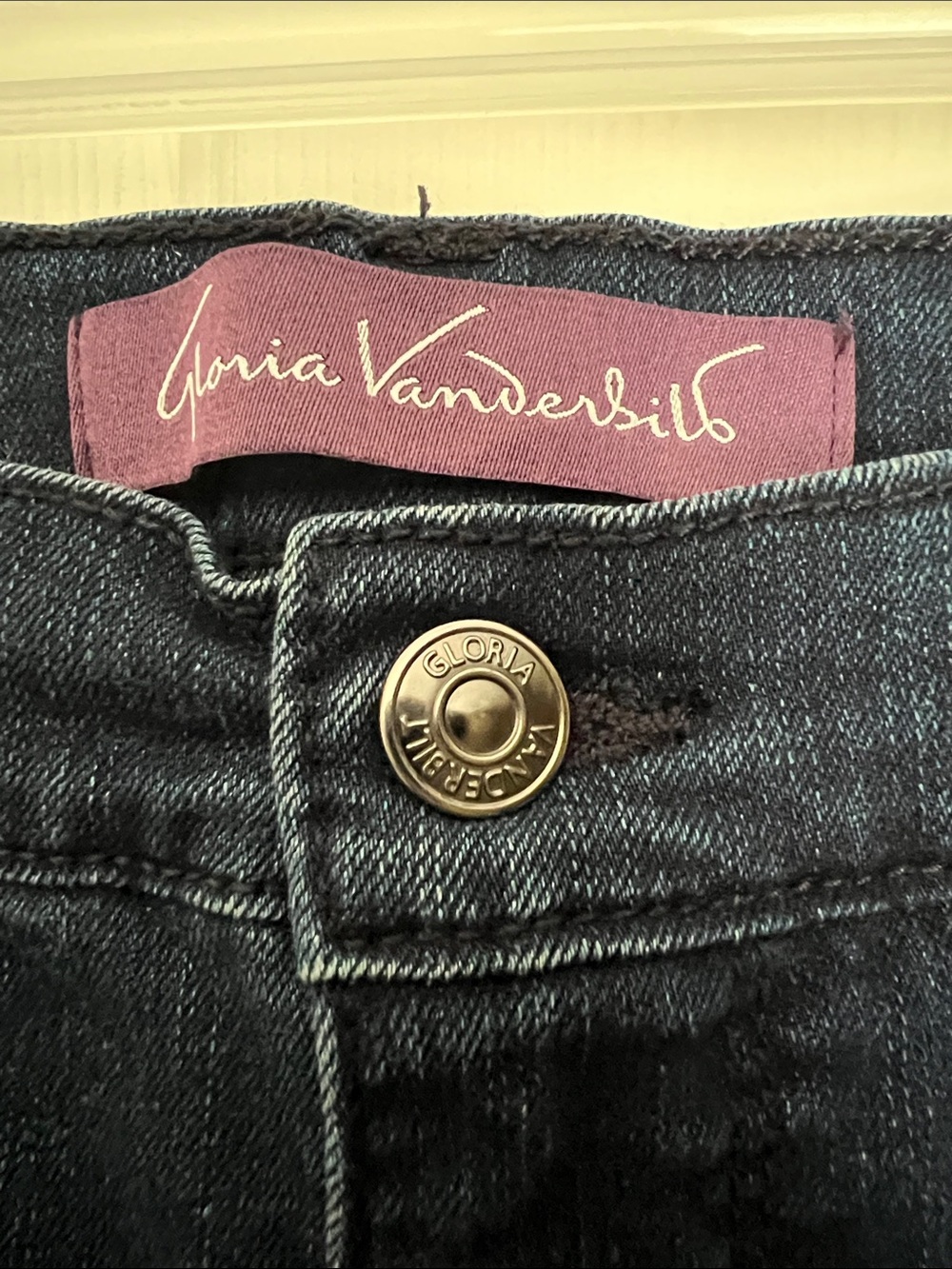 Gloria Vanderbilt Dark Blue Women’s capris - Picture 3 of 8